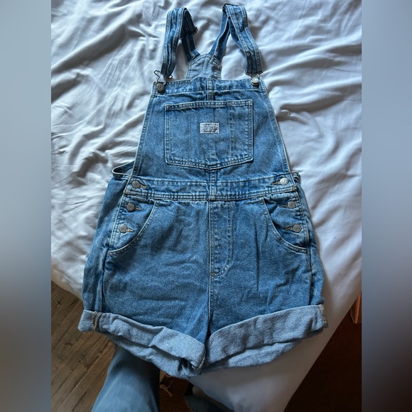 SOLD Levi’s overalls size small worn twice sorry for the wrinkles - Picture 1 of 5